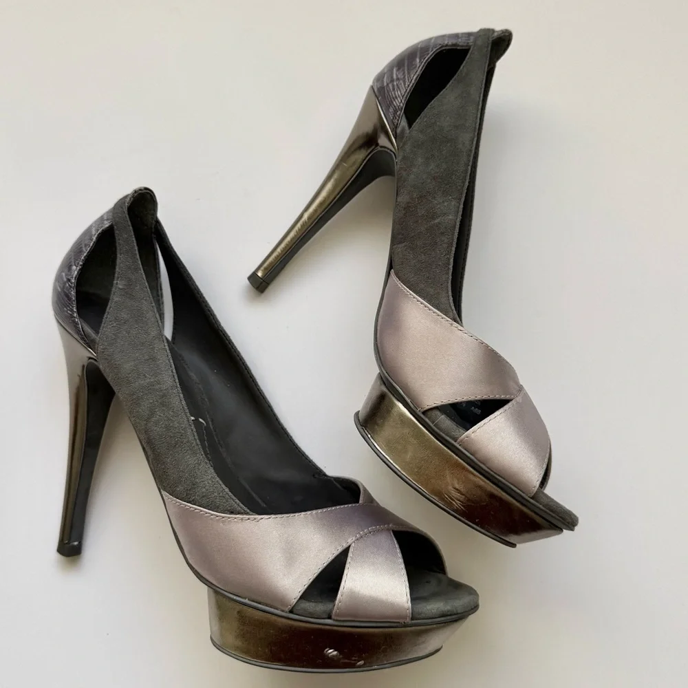 BCBGMaxAzria Two-Tone Peep Toe Platform Heels Size 7.5 / Neutral High Heel